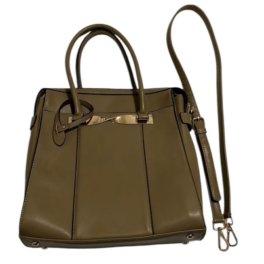 Beautiful green crossbody handbag Lots of details and pockets EUC